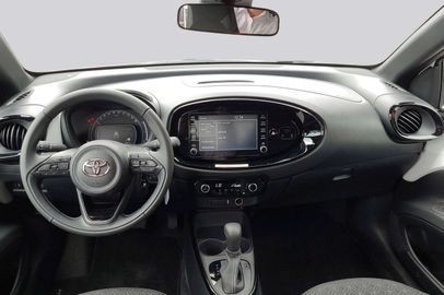 Car image 12