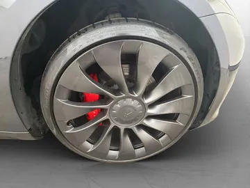Car image 32