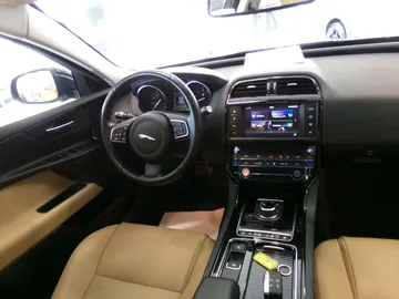 Car image 24