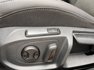 Car image 36