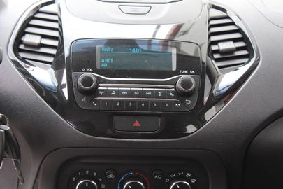 Car image 10