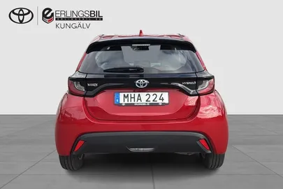 Car image 4