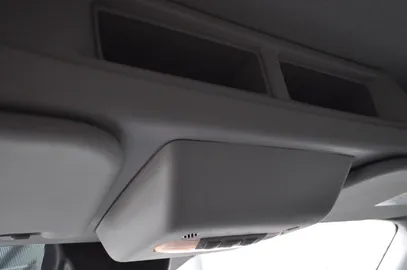 Car image 32