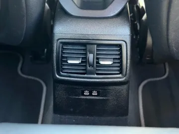 Car image 40