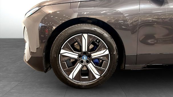 BMW iX xDrive40 Edition Sport 241 kW image number 9