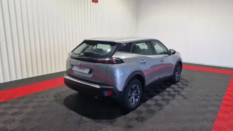 Car image 3
