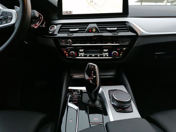 BMW 520d Touring 140 kW image number 11