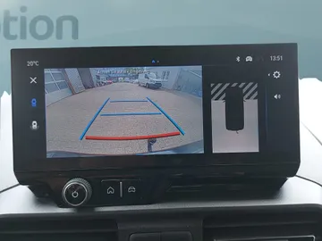 Car image 25