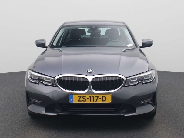 BMW 320i 135 kW image number 2