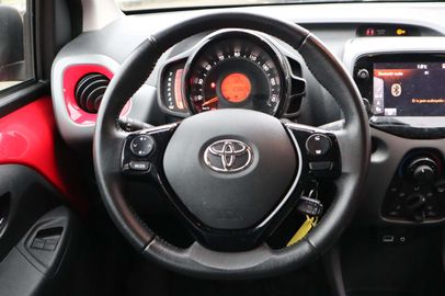 Car image 15