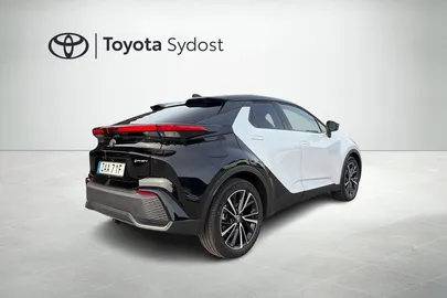 Car image 3