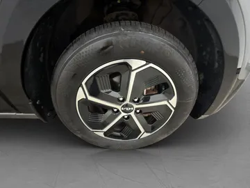 Car image 32