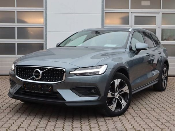 Volvo V60 Cross Country B4 Pro AWD 145 kW image number 1