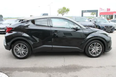 Car image 4
