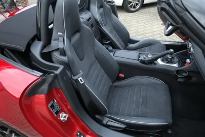 Car image 19