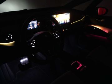 Car image 32