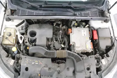 Car image 16