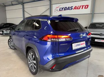 Car image 5