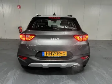 Car image 26