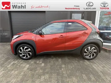 Car image 4