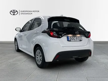 Car image 4