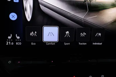 Car image 26