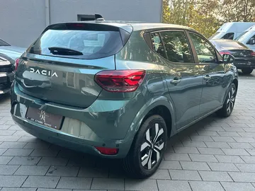 Car image 5