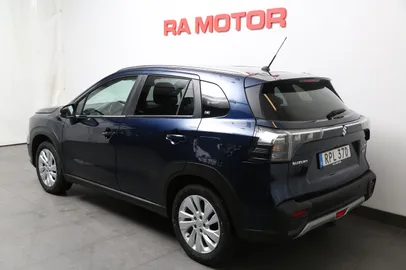 Car image 4