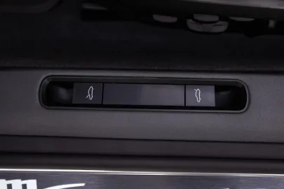 Car image 37