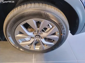 Car image 25