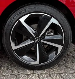 Car image 25