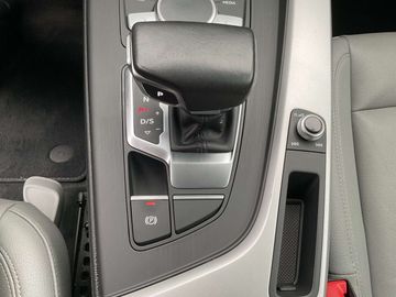 Car image 30