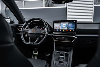 Car image 14