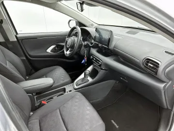 Car image 4