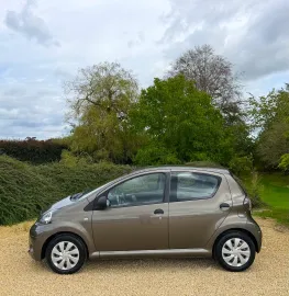 Car image 3