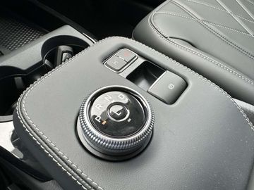 Car image 36