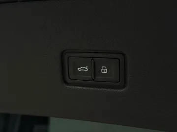 Car image 40