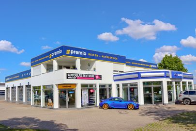 Car image 19
