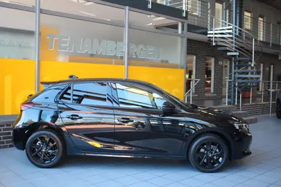 Car image 4