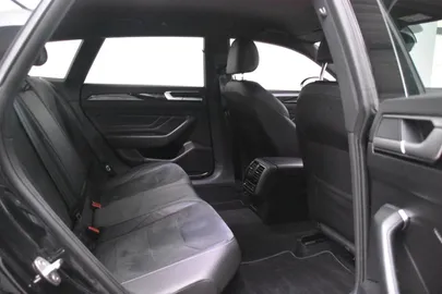 Car image 28