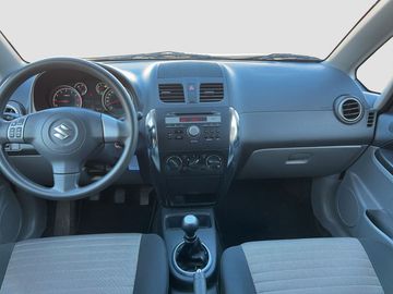 Car image 14