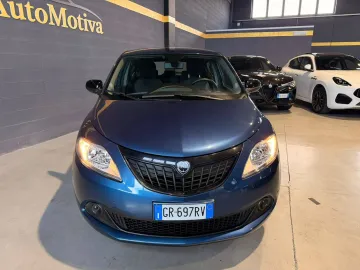 Car image 3