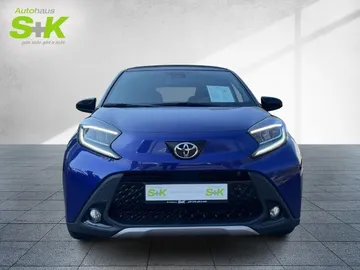 Car image 2