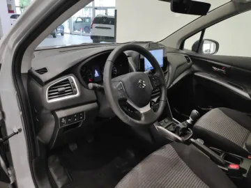 Car image 28