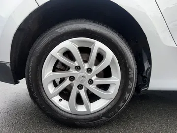 Car image 35