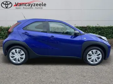 Car image 3
