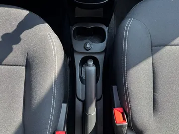 Car image 27