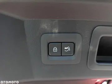 Car image 35