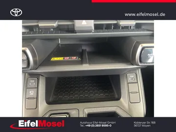 Car image 26