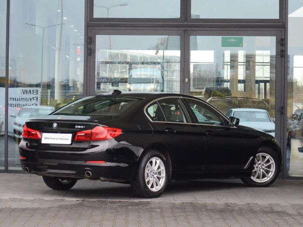 BMW 520i Luxury Line 135 kW image number 6